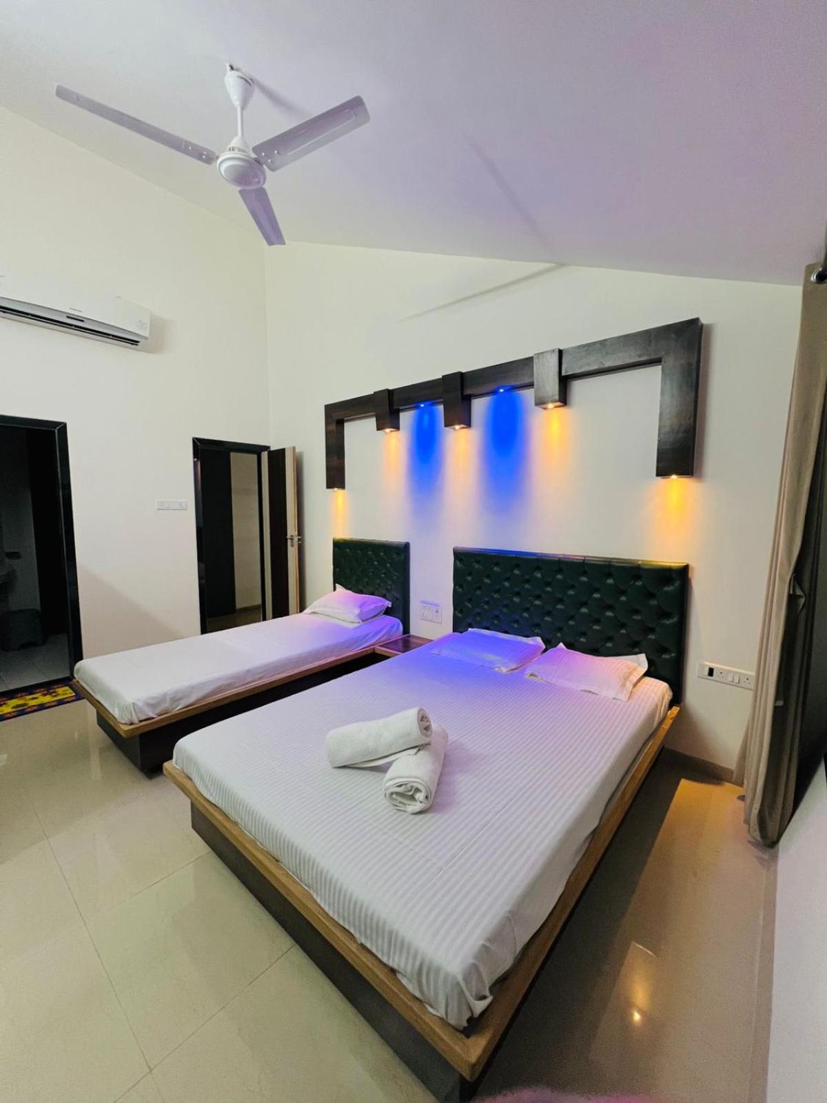 Taj Villa With Free Wifi ロナバラ エクステリア 写真